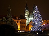 Vánoční Staroměstské náměstí - sv. Týn, socha Jana Husa, vánoční strom (23.12.2006.)