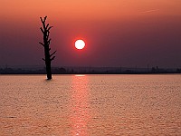 Východ slunce nad Novými Mlýny (11.04.2009)